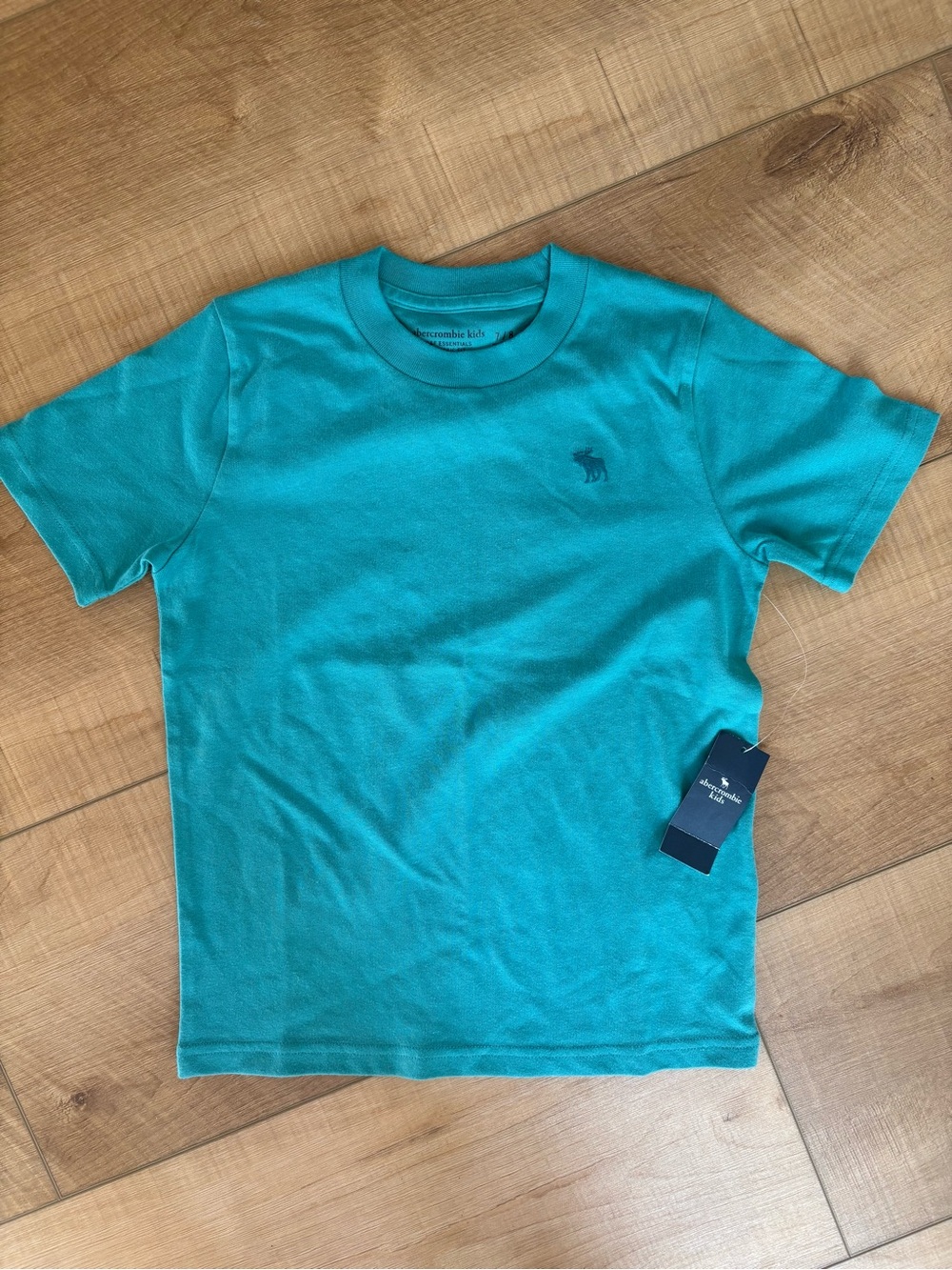 abercrombie kids Essential Classic Fit Crewneck Tee. Size 7/8